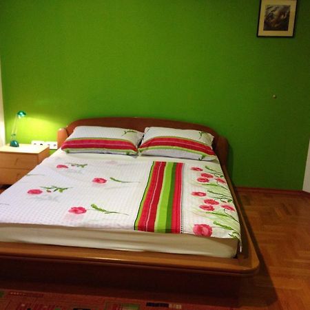 Guest House Seperic ยาสเตรบาร์สโก ภายนอก รูปภาพ