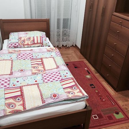 Guest House Seperic ยาสเตรบาร์สโก ภายนอก รูปภาพ