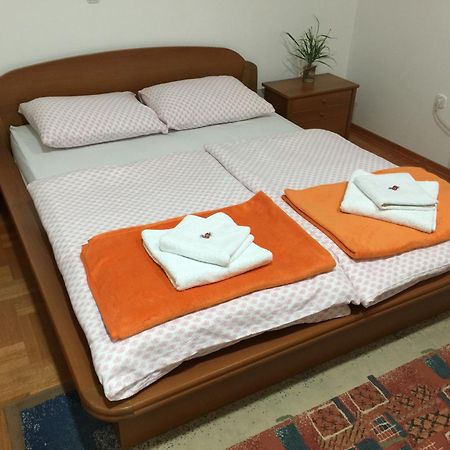 Guest House Seperic ยาสเตรบาร์สโก ภายนอก รูปภาพ