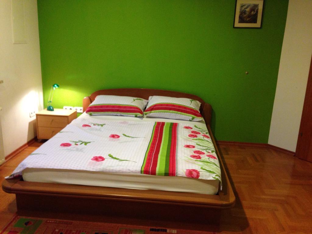 Guest House Seperic ยาสเตรบาร์สโก ภายนอก รูปภาพ