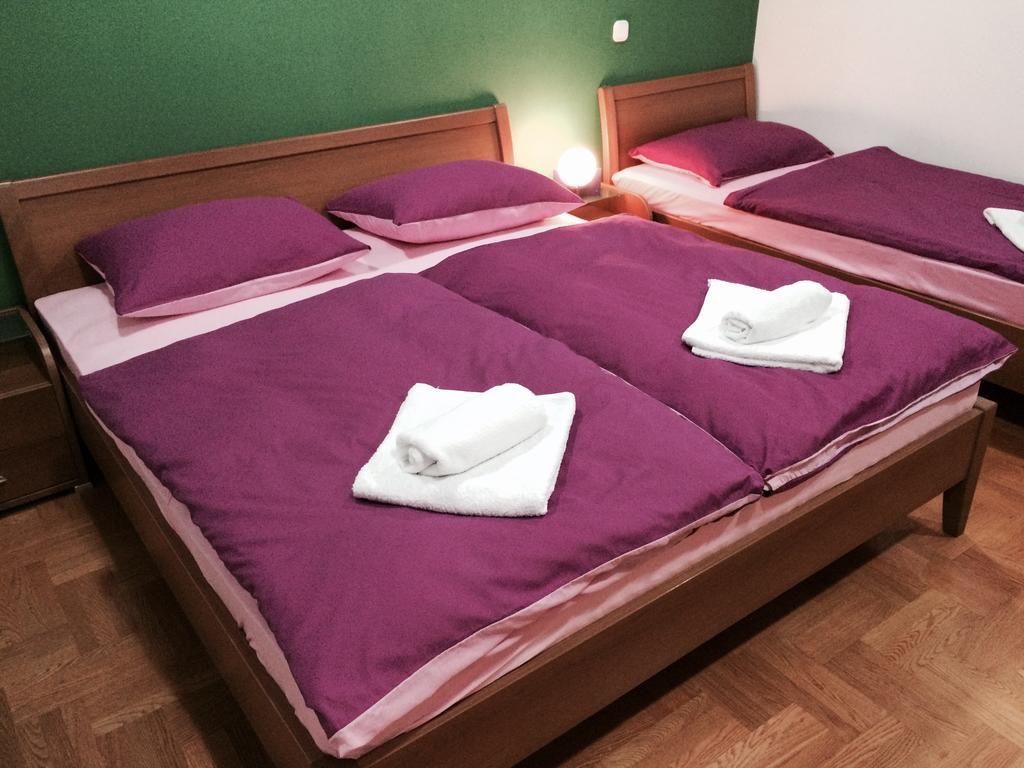 Guest House Seperic ยาสเตรบาร์สโก ภายนอก รูปภาพ