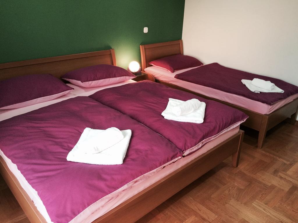 Guest House Seperic ยาสเตรบาร์สโก ภายนอก รูปภาพ