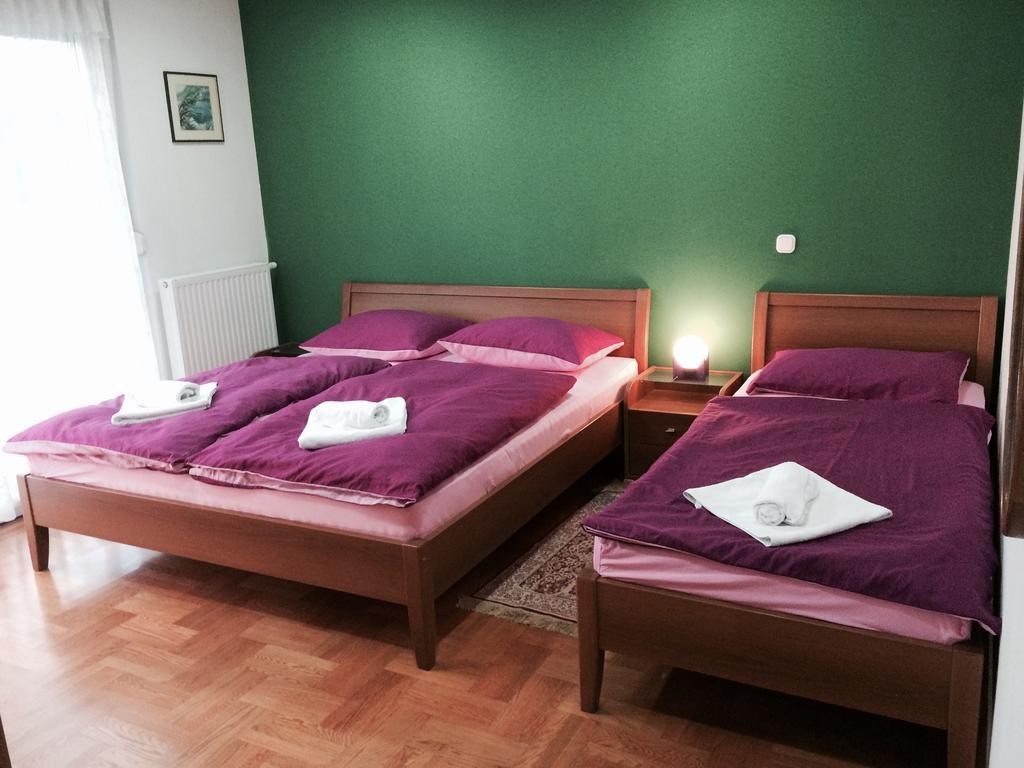 Guest House Seperic ยาสเตรบาร์สโก ภายนอก รูปภาพ
