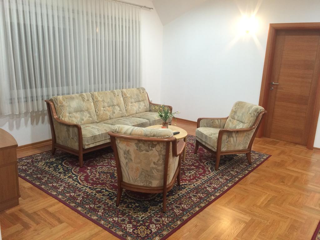 Guest House Seperic ยาสเตรบาร์สโก ห้อง รูปภาพ