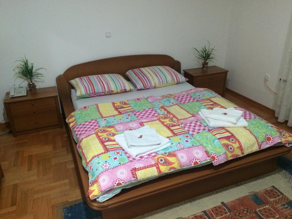 Guest House Seperic ยาสเตรบาร์สโก ห้อง รูปภาพ