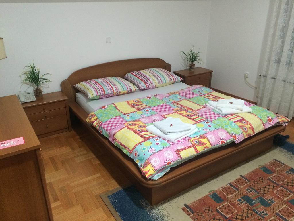 Guest House Seperic ยาสเตรบาร์สโก ภายนอก รูปภาพ